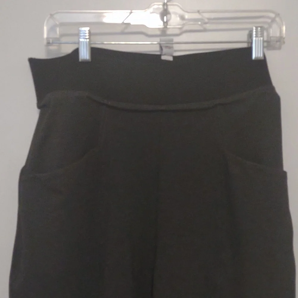 Cropped stretchy pants